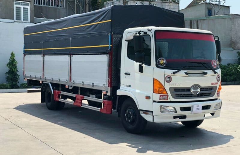 Bạt phủ xe tải không chỉ giúp bảo vệ thùng xe mà còn giúp bảo quản hàng hóa khi vận chuyển
